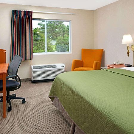 Travelodge By Wyndham Lincoln Airport I-80 Eksteriør bilde