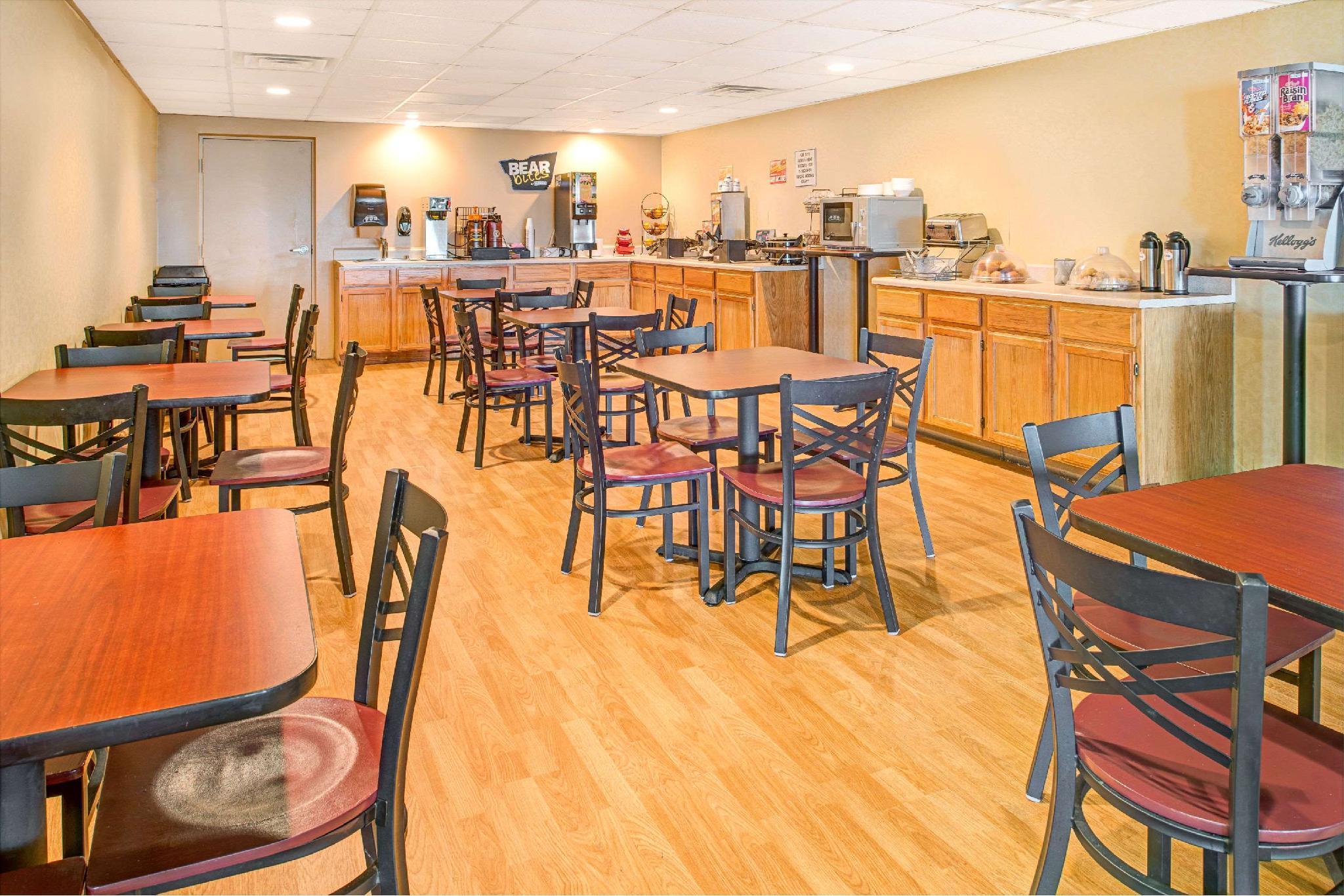 Travelodge By Wyndham Lincoln Airport I-80 Eksteriør bilde